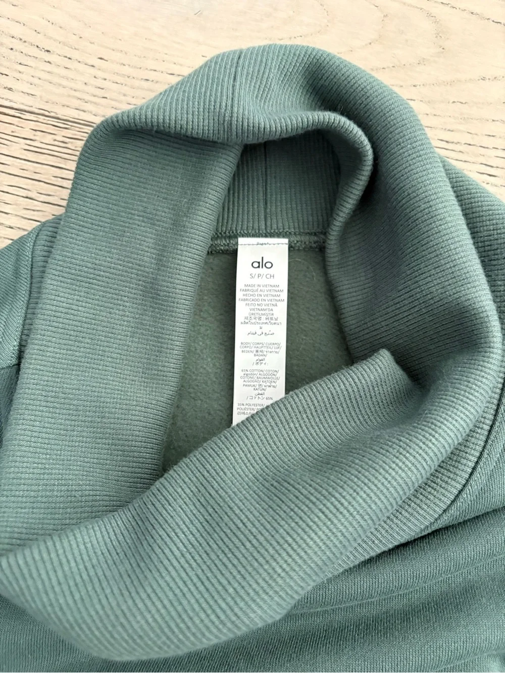 ALO yoga hazy Mockneck pullover clover green